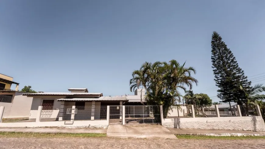 Foto 1 de Casa com 3 Quartos à venda, 108m² em Vila São João, Torres