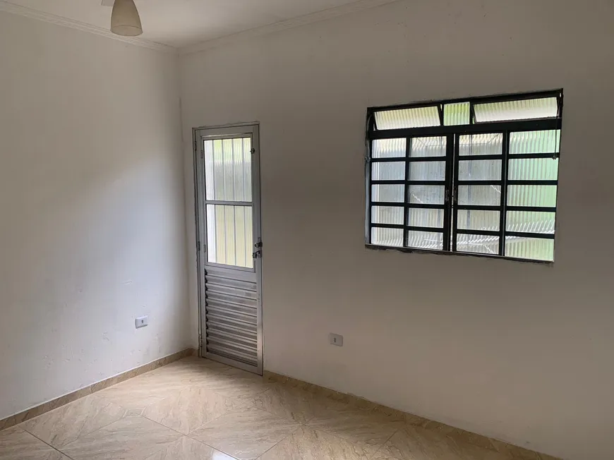 Foto 1 de Casa com 2 Quartos para alugar, 65m² em Vila Miranda, Itaquaquecetuba