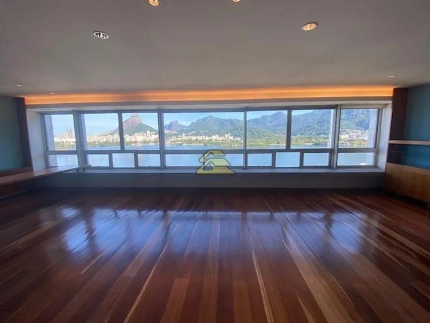 Foto 1 de Apartamento com 4 Quartos à venda, 240m² em Lagoa, Rio de Janeiro