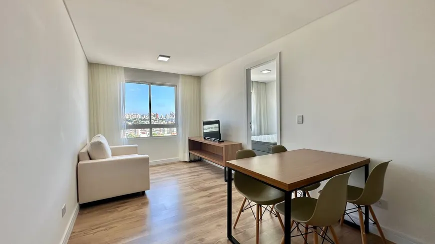 Foto 1 de Apartamento com 1 Quarto para alugar, 34m² em Rebouças, Curitiba