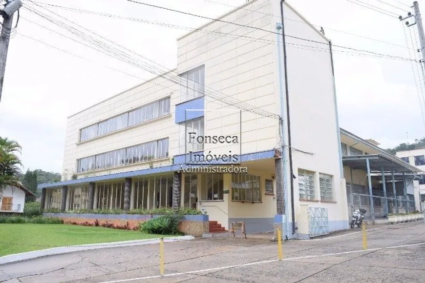 Foto 1 de Galpão/Depósito/Armazém à venda, 2000m² em Mosela, Petrópolis