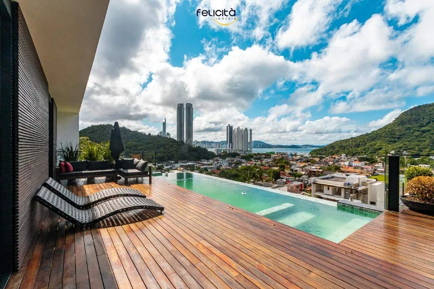 Foto 1 de com 5 Quartos à venda, 351m² em Barra, Balneário Camboriú