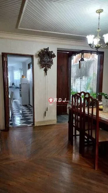 Foto 1 de Sobrado com 3 Quartos à venda, 180m² em Gonzaga, Santos