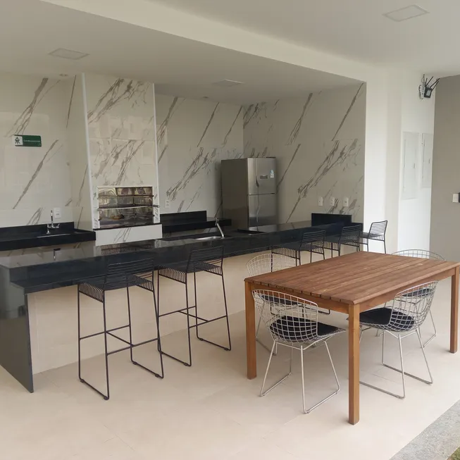 Foto 1 de Apartamento com 2 Quartos à venda, 65m² em Buraquinho, Lauro de Freitas