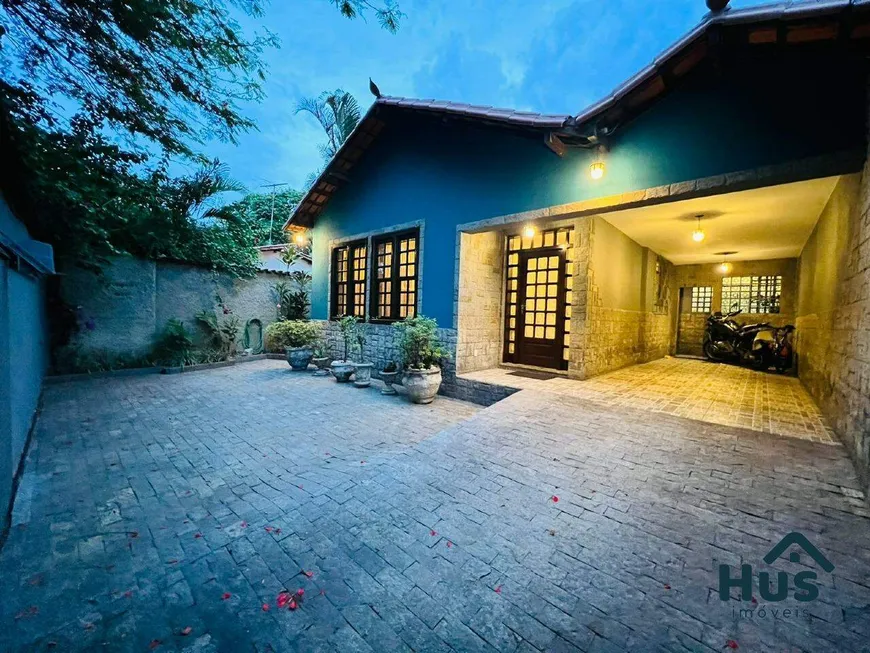 Foto 1 de Casa com 4 Quartos à venda, 216m² em Itapoã, Belo Horizonte