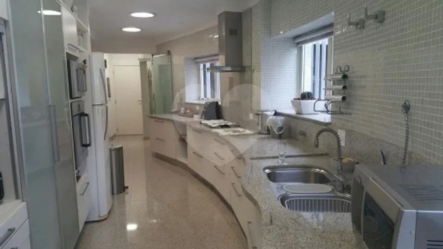 Foto 1 de Apartamento com 4 Quartos à venda, 198m² em Vila Alzira, Guarujá