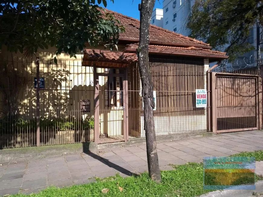 Foto 1 de Casa com 4 Quartos à venda, 150m² em Teresópolis, Porto Alegre