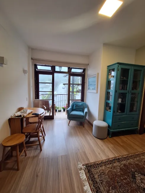 Foto 1 de Apartamento com 1 Quarto à venda, 39m² em Quitandinha, Petrópolis