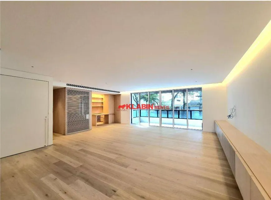 Foto 1 de Apartamento com 3 Quartos à venda, 211m² em Itaim Bibi, São Paulo