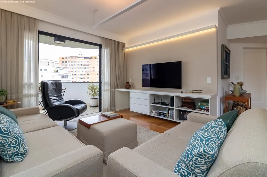 Foto 1 de Apartamento com 2 Quartos à venda, 142m² em Higienópolis, São Paulo