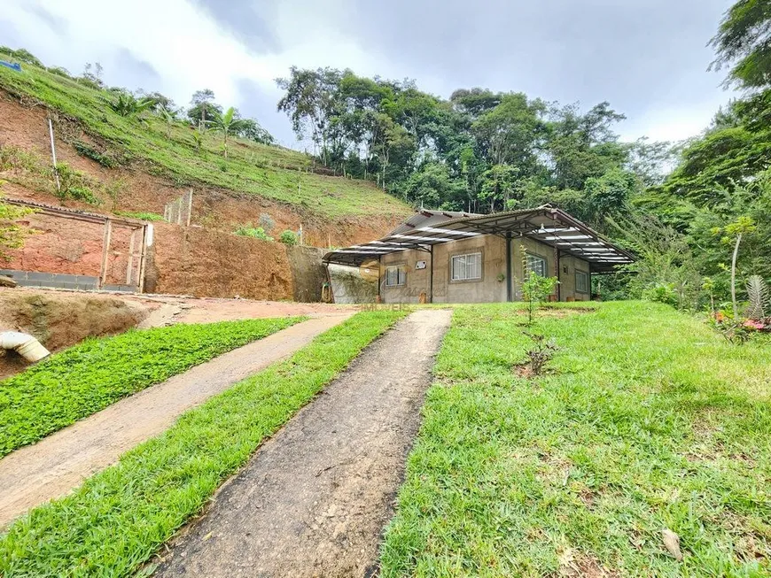 Foto 1 de Casa com 2 Quartos à venda, 120m² em Pessegueiros, Teresópolis