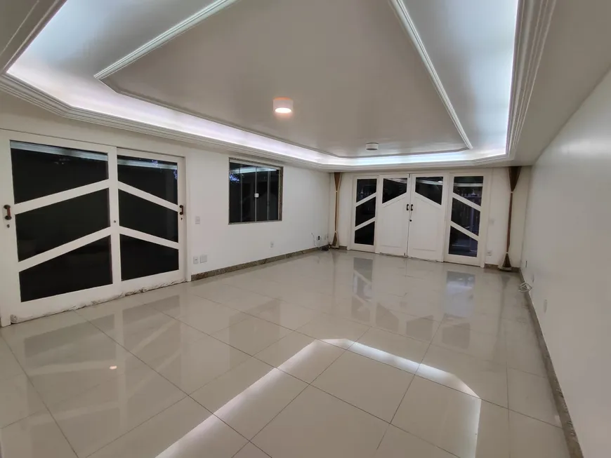 Foto 1 de Casa de Condomínio com 4 Quartos à venda, 230m² em Barra de Macaé, Macaé
