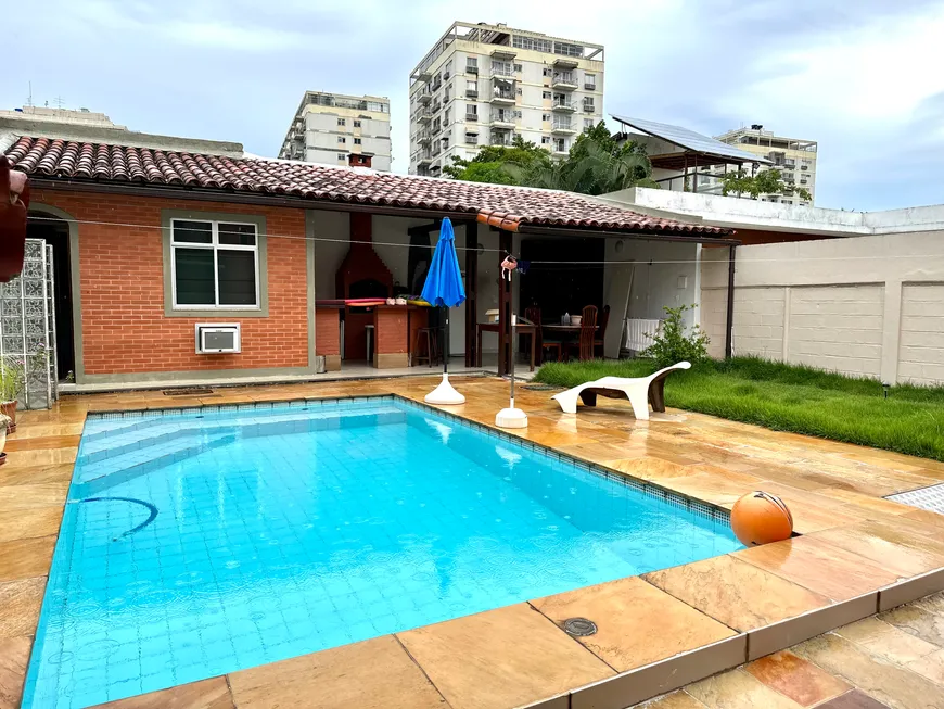 Foto 1 de Casa com 4 Quartos à venda, 280m² em Barra da Tijuca, Rio de Janeiro