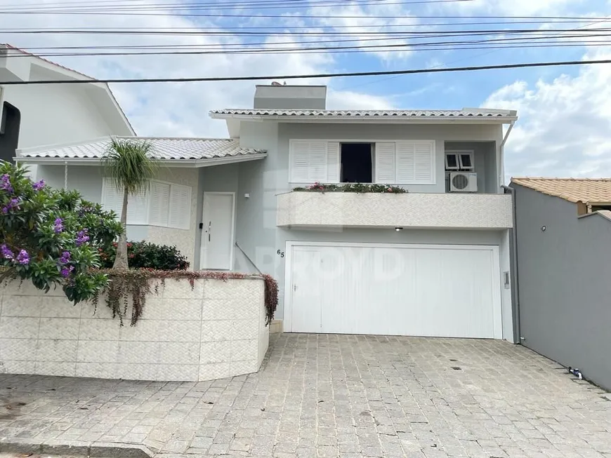 Foto 1 de Casa com 3 Quartos à venda, 222m² em Centro, Tubarão