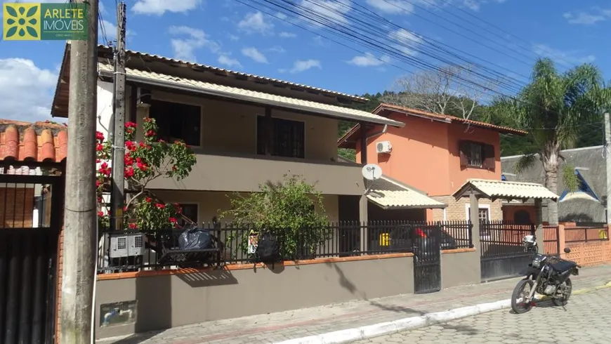 Foto 1 de Casa com 5 Quartos à venda, 143m² em Centro, Bombinhas