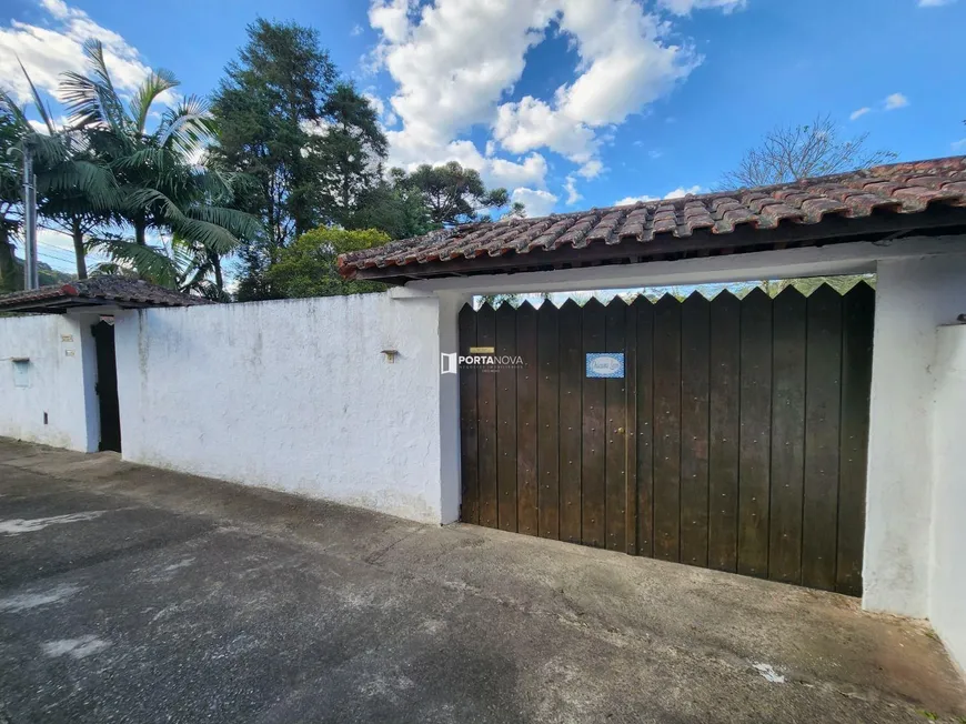 Foto 1 de Fazenda/Sítio com 3 Quartos à venda, 307m² em Paiol do Meio, São Lourenço da Serra