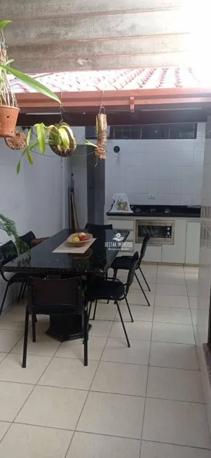 Foto 1 de Casa com 2 Quartos à venda, 140m² em Jardim das Palmeiras, Uberlândia