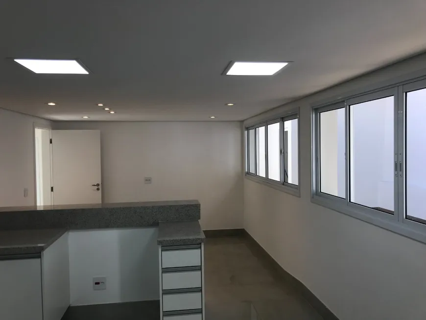 Foto 1 de Casa com 3 Quartos para alugar, 238m² em Santo Amaro, São Paulo