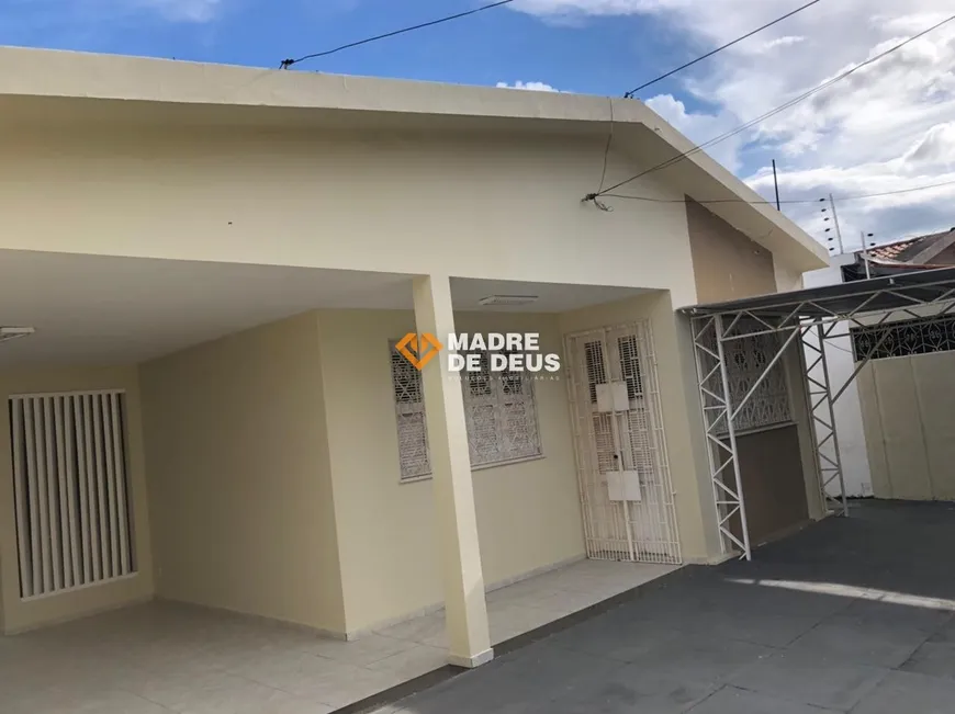 Foto 1 de Casa com 6 Quartos à venda, 396m² em Joaquim Tavora, Fortaleza