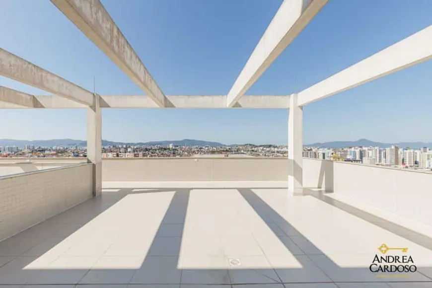 Foto 1 de Sala Comercial para alugar, 816m² em Barreiros, São José