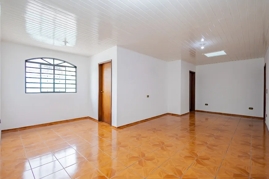 Foto 1 de Casa com 2 Quartos à venda, 120m² em Boa Vista, Curitiba