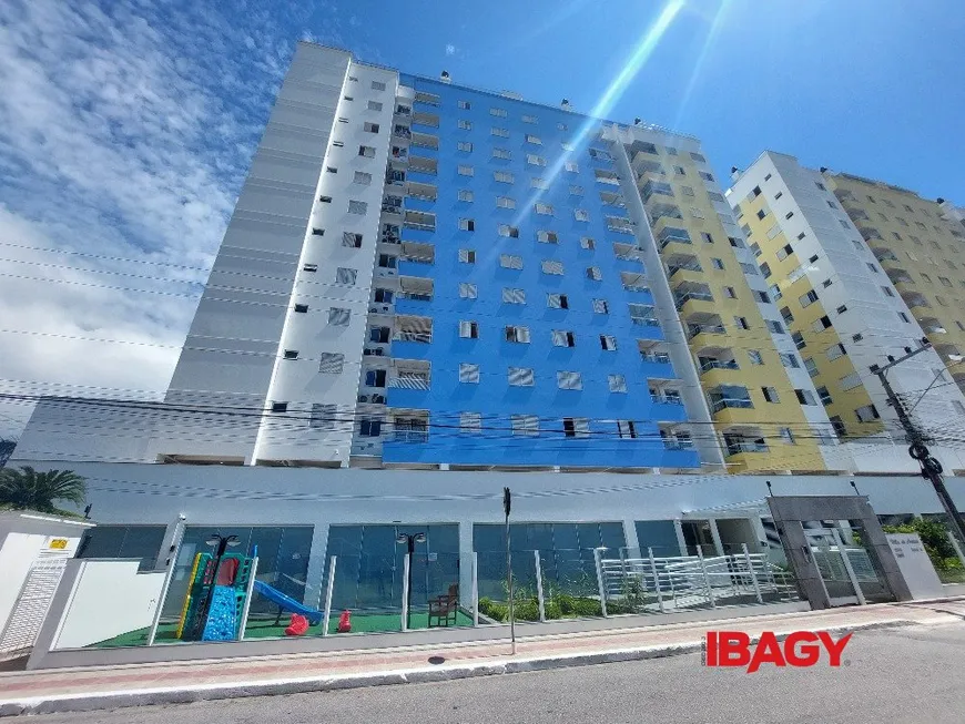 Foto 1 de Apartamento com 2 Quartos para alugar, 82m² em Areias, São José