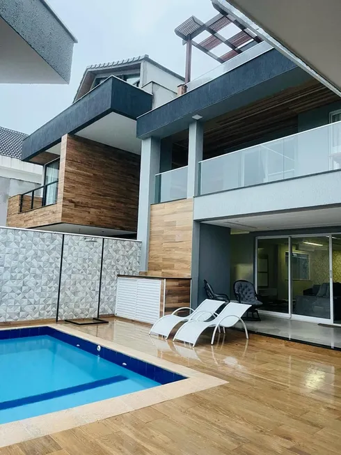 Foto 1 de Casa de Condomínio com 4 Quartos para alugar, 400m² em Recreio Dos Bandeirantes, Rio de Janeiro