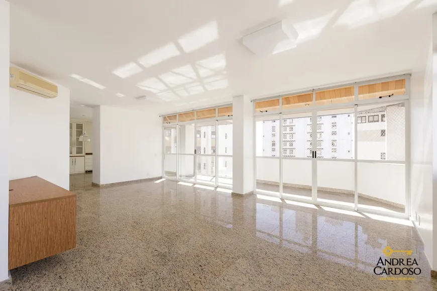 Foto 1 de Apartamento com 3 Quartos para alugar, 204m² em Centro, Florianópolis