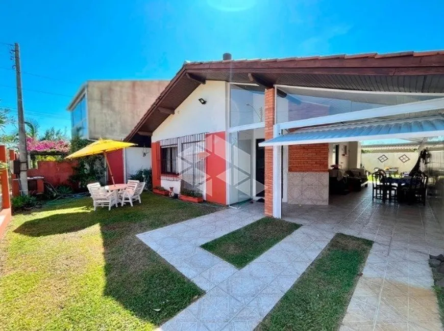 Foto 1 de Casa com 3 Quartos à venda, 105m² em Atlantida Sul, Osório