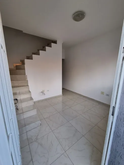 Foto 1 de Casa de Condomínio com 2 Quartos para alugar, 50m² em Vila Carrão, São Paulo