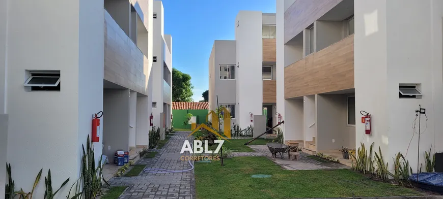 Foto 1 de Apartamento com 2 Quartos à venda, 71m² em Buraquinho, Lauro de Freitas