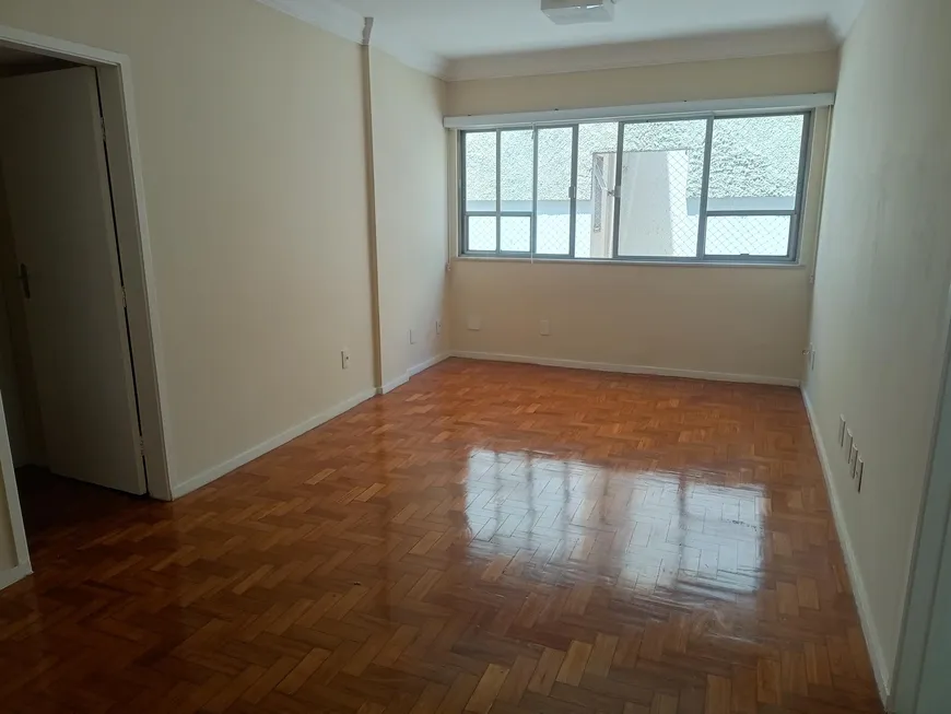 Foto 1 de Apartamento com 3 Quartos à venda, 90m² em Lagoa, Rio de Janeiro