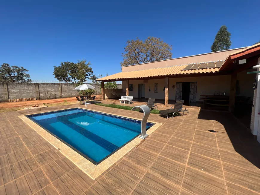 Foto 1 de Fazenda/Sítio com 3 Quartos à venda, 1600m² em Centro, Guapó