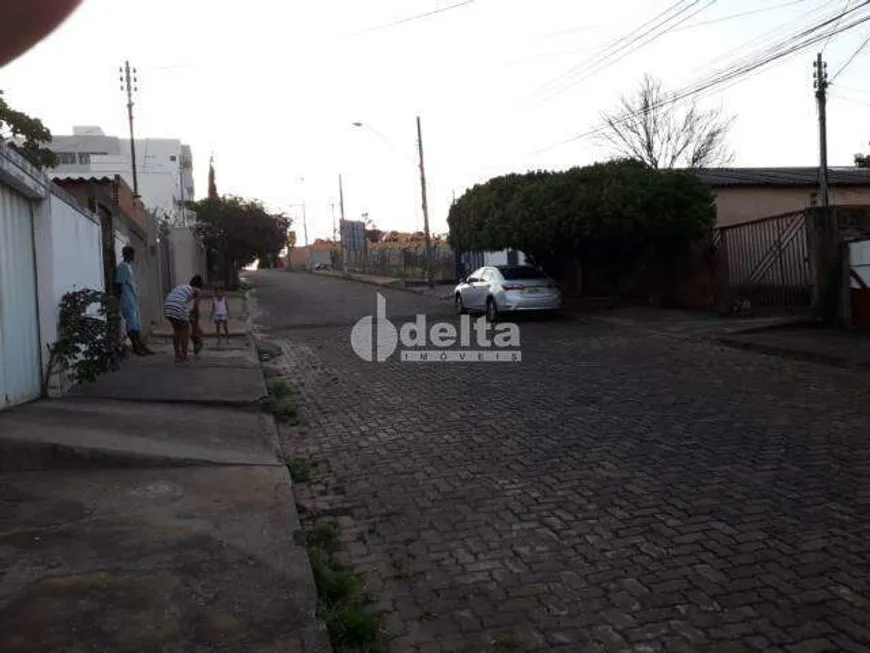 Foto 1 de Casa com 4 Quartos à venda, 80m² em Tubalina, Uberlândia