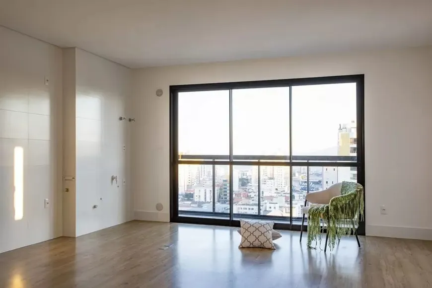 Foto 1 de Apartamento com 1 Quarto à venda, 48m² em Kobrasol, São José