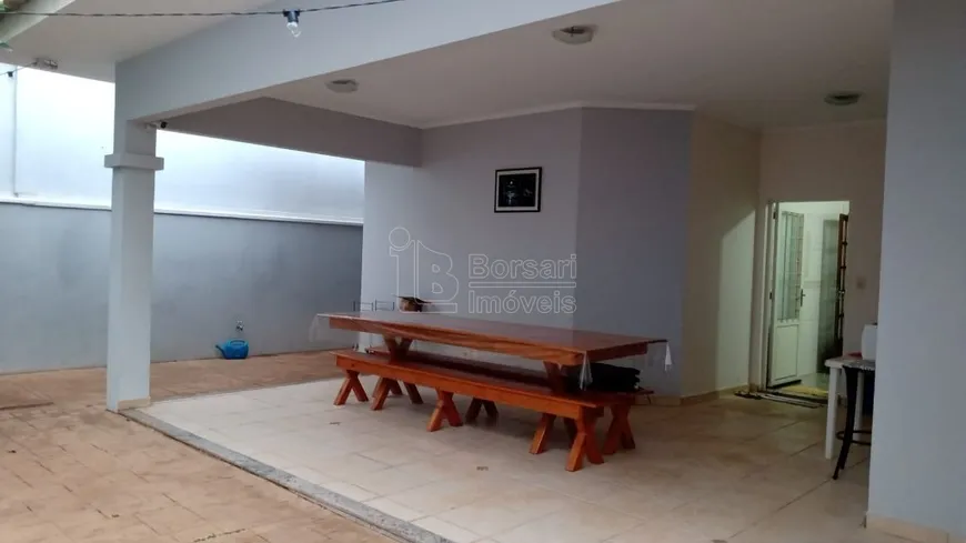 Foto 1 de Sobrado com 3 Quartos à venda, 224m² em Vila Harmonia, Araraquara