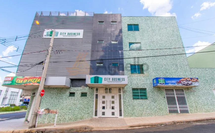 Foto 1 de Sala Comercial com 3 Quartos para alugar, 35m² em Estação, Franca