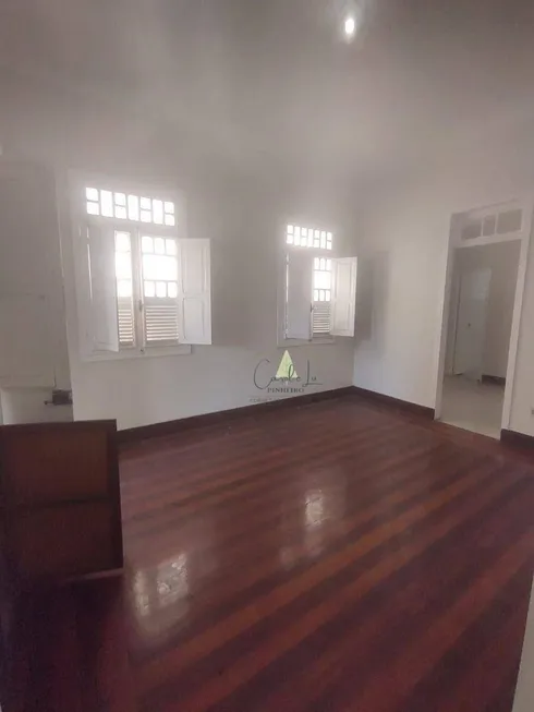 Foto 1 de Casa com 3 Quartos para alugar, 272m² em Centro, Macaé