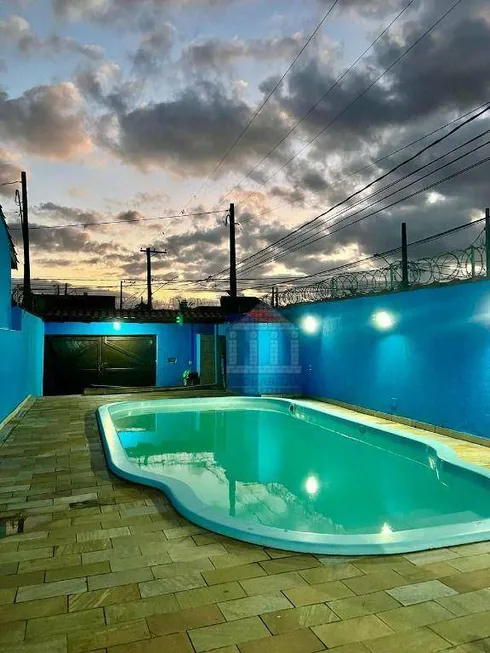 Foto 1 de Casa com 2 Quartos à venda, 80m² em Balneario Itaguai, Mongaguá