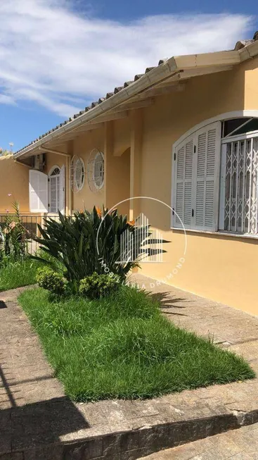 Foto 1 de Casa com 3 Quartos à venda, 280m² em Coqueiros, Florianópolis