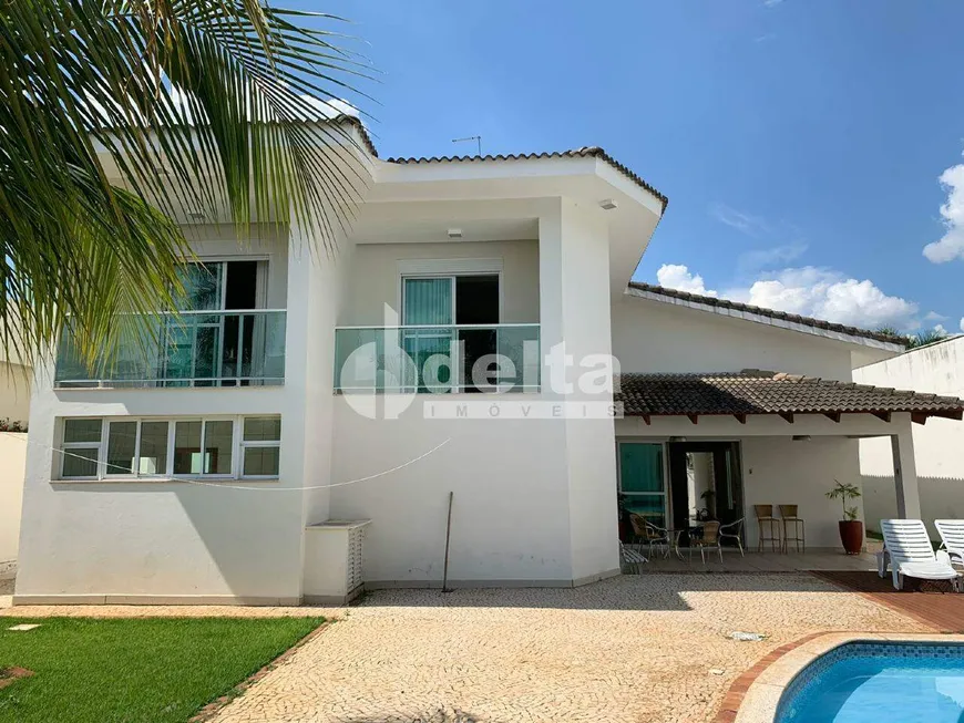 Foto 1 de Casa com 4 Quartos à venda, 500m² em Morada da Colina, Uberlândia