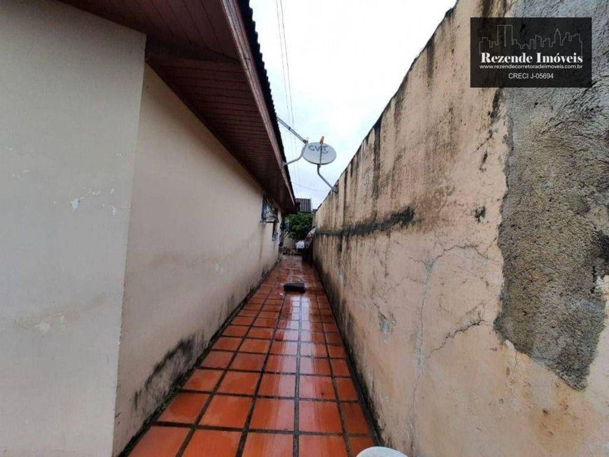 Casa na Rua Cidade de Maria Helena, 526, Fazendinha em Curitiba