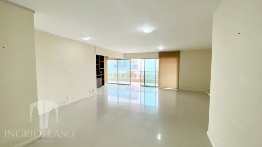 Foto 1 de Apartamento com 4 Quartos à venda, 184m² em Cavaleiros, Macaé