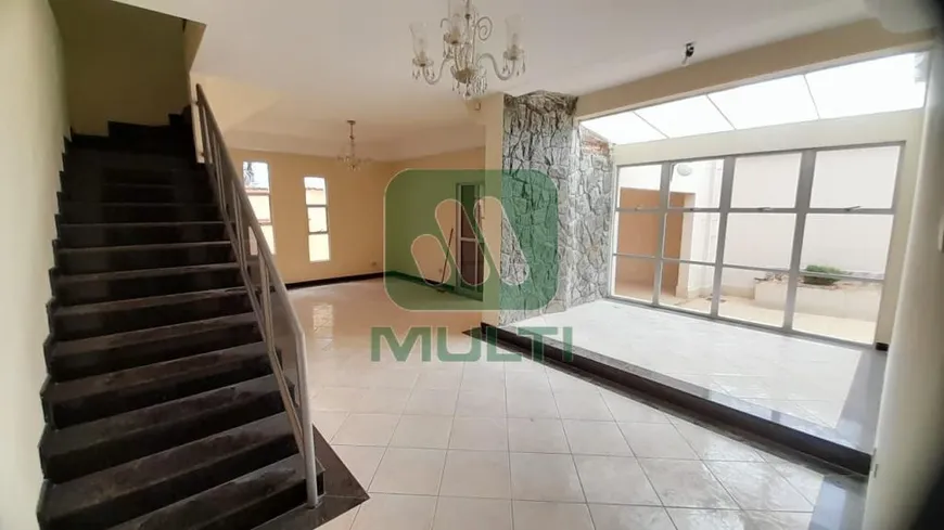 Foto 1 de Apartamento com 4 Quartos para alugar, 350m² em Cidade Jardim, Uberlândia