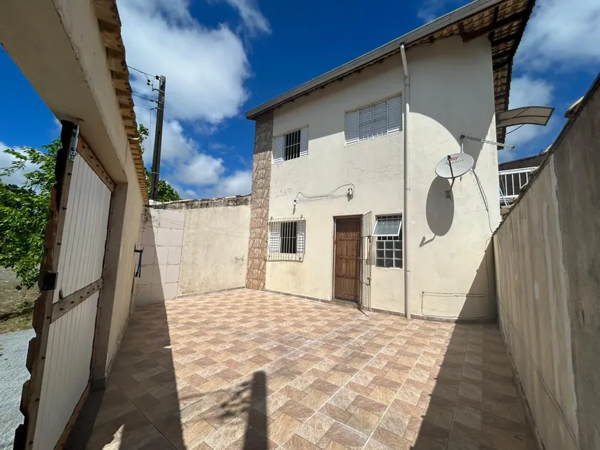 Foto 1 de Sobrado com 2 Quartos à venda, 70m² em Balneário Gaivotas, Itanhaém