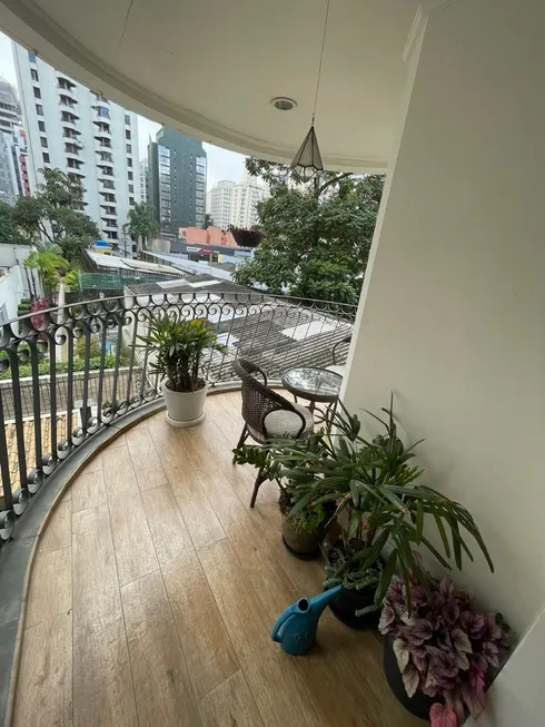 Foto 1 de Apartamento com 3 Quartos à venda, 100m² em Moema, São Paulo