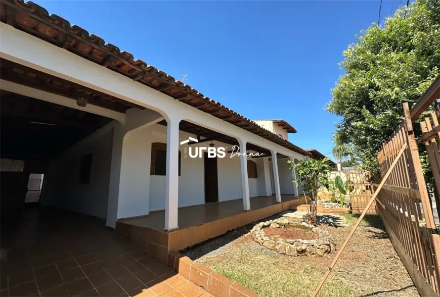 Foto 1 de Casa com 3 Quartos à venda, 177m² em Parque das Laranjeiras, Goiânia