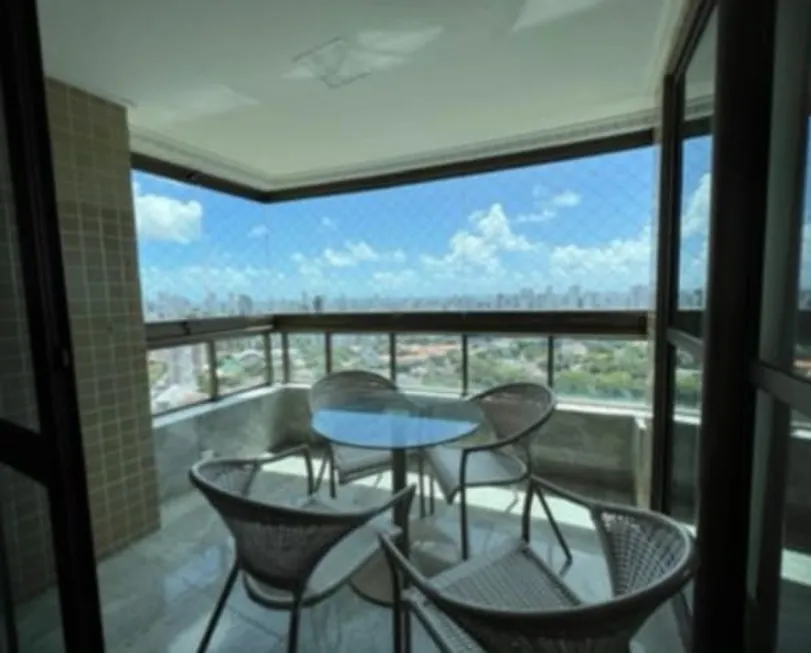 Foto 1 de Apartamento com 4 Quartos à venda, 208m² em Torre, Recife