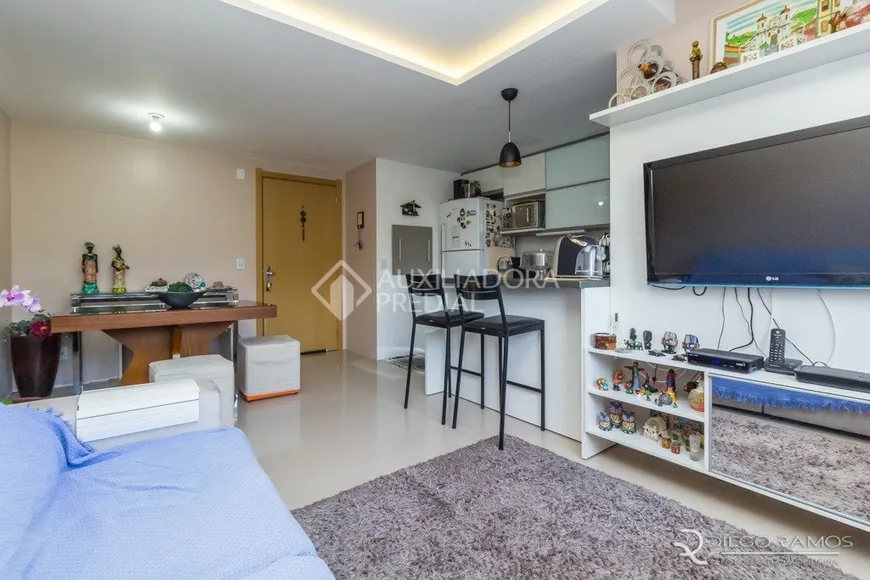 Foto 1 de Apartamento com 2 Quartos à venda, 60m² em Teresópolis, Porto Alegre