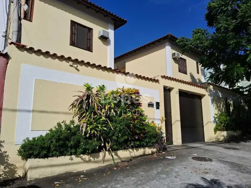 Foto 1 de Casa com 2 Quartos à venda, 88m² em Irajá, Rio de Janeiro